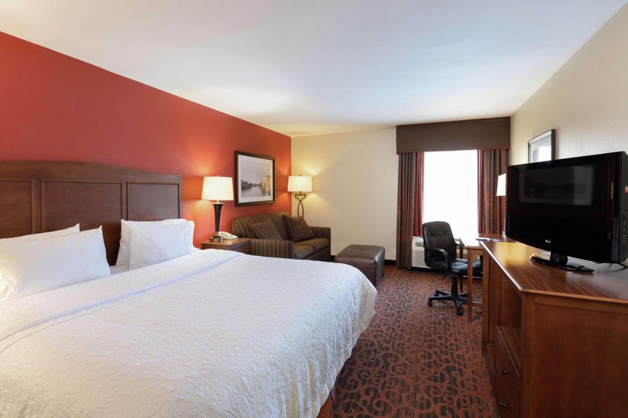 King Room - Non-Smoking at Hampton Inn Houma