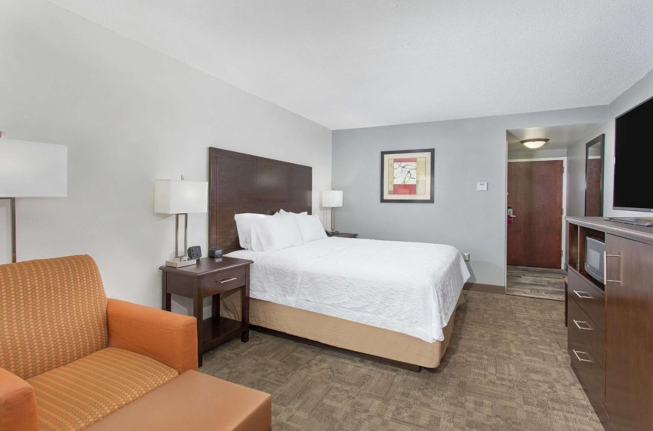 King Room - Non-Smoking at Hampton Inn Cullman