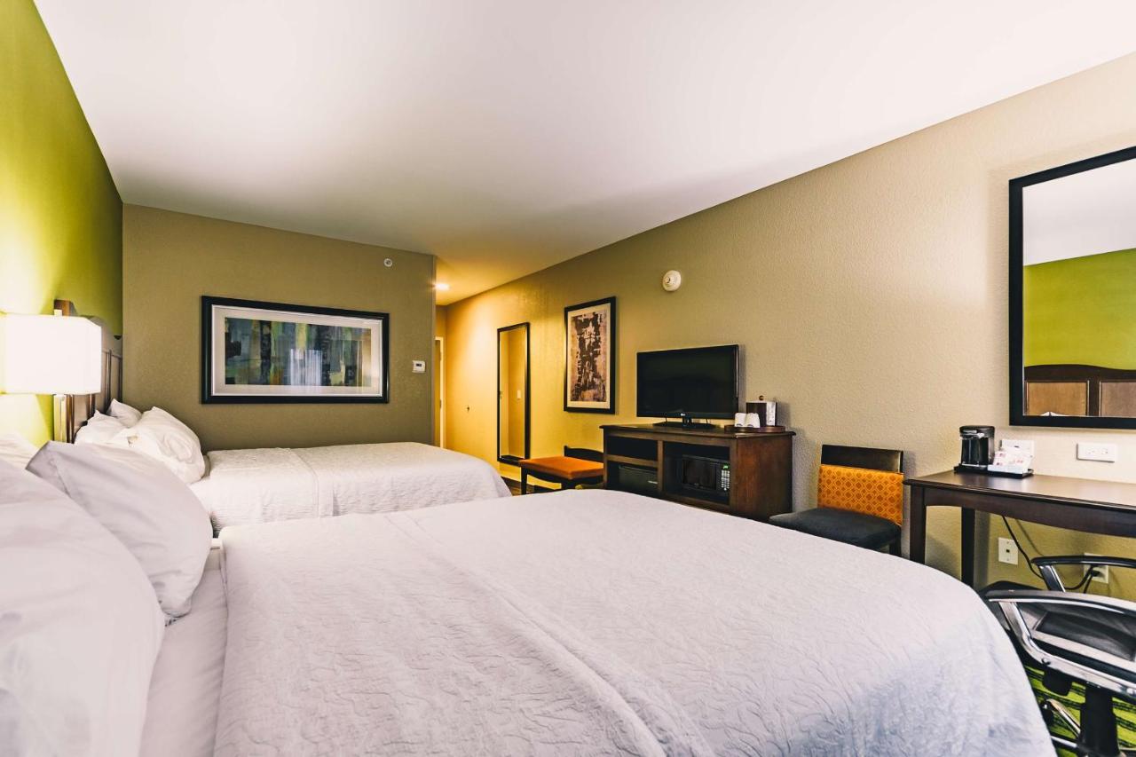 Queen Room with Two Queen Beds - Non-Smoking at Hampton Inn Niagara Falls/Blvd