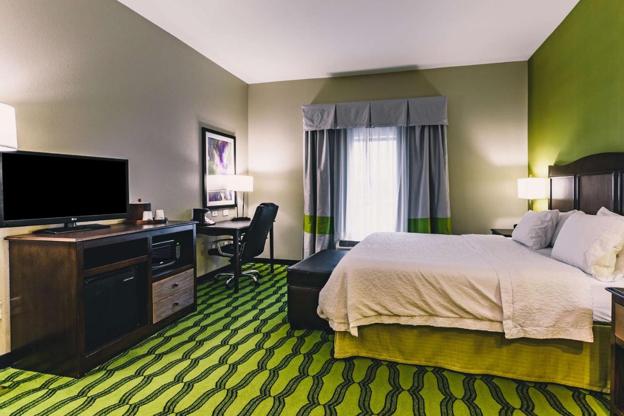 King Room with Spa Bath - Non-Smoking at Hampton Inn Niagara Falls/Blvd