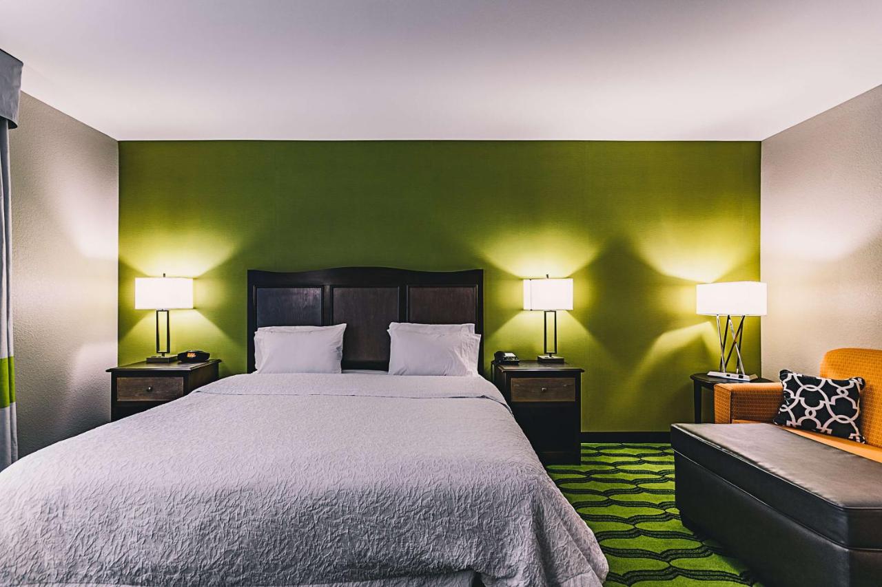 King Room with Sofa Bed - Non-Smoking at Hampton Inn Niagara Falls/Blvd