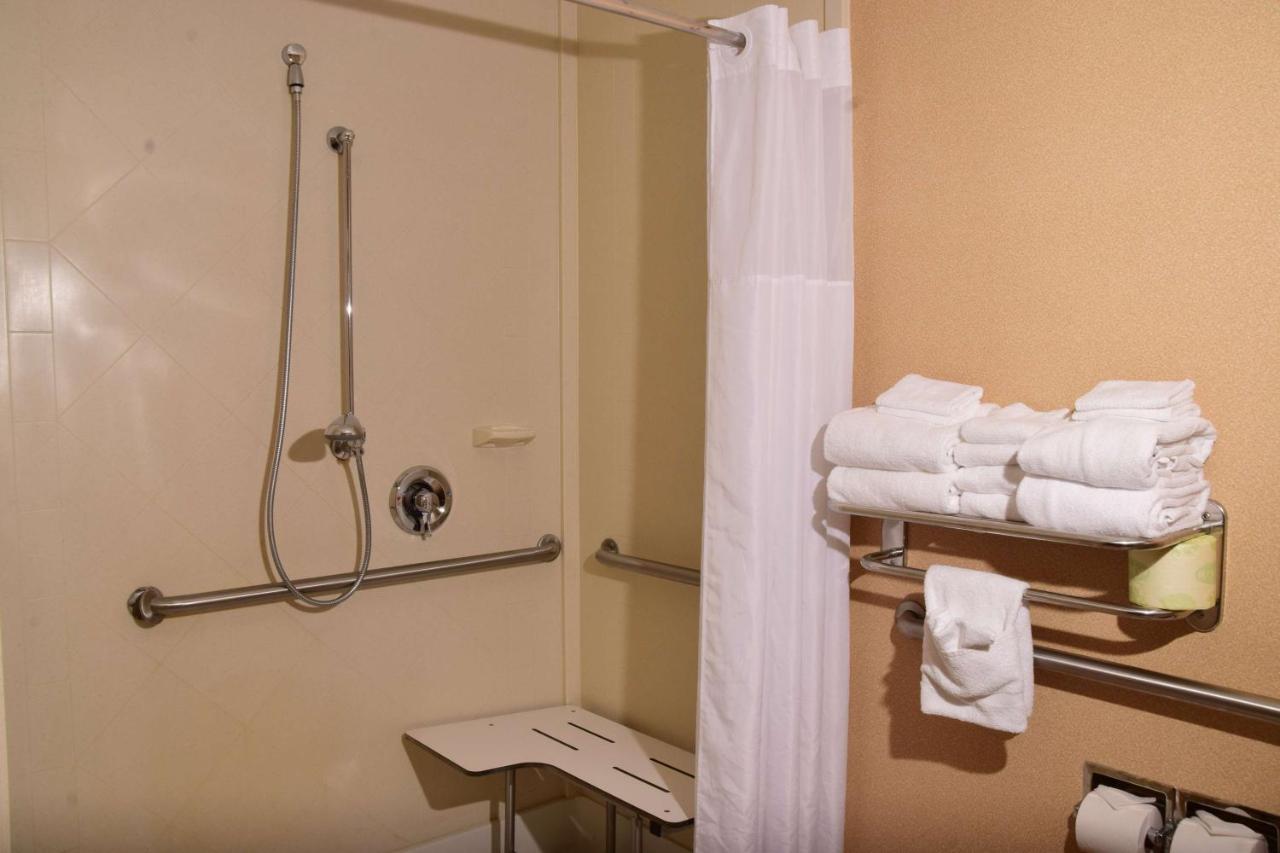 King Room - Hearing Accessible with Roll-In Shower at Hampton Inn Indiana