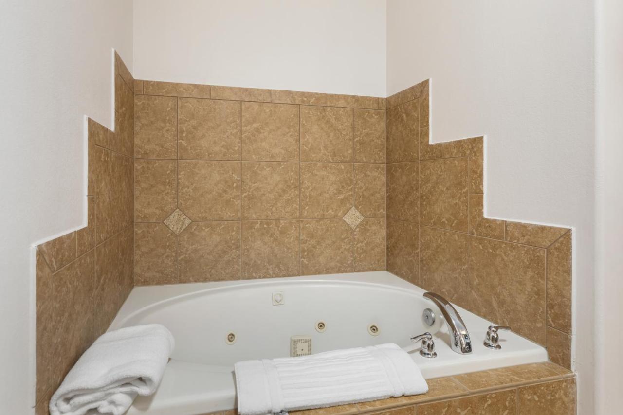 Efficiency King Suite - Non-Smoking at Comfort Inn & Suites Glenwood Springs On The River