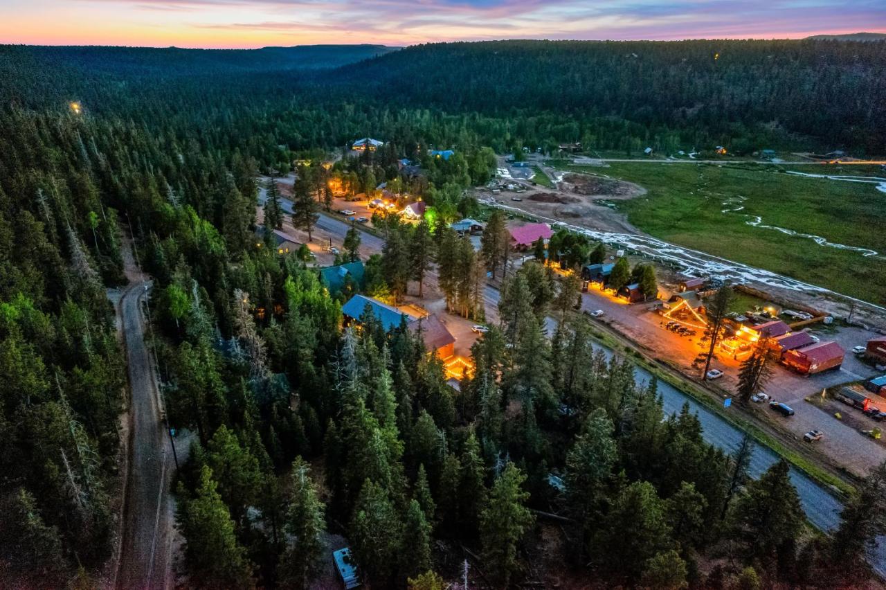 | Duck Creek Village Inn