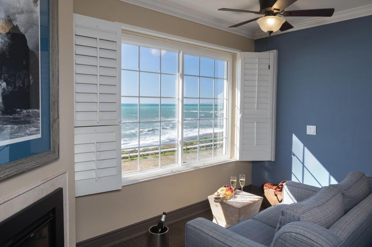 King Room with Ocean View at Sand Pebbles Inn