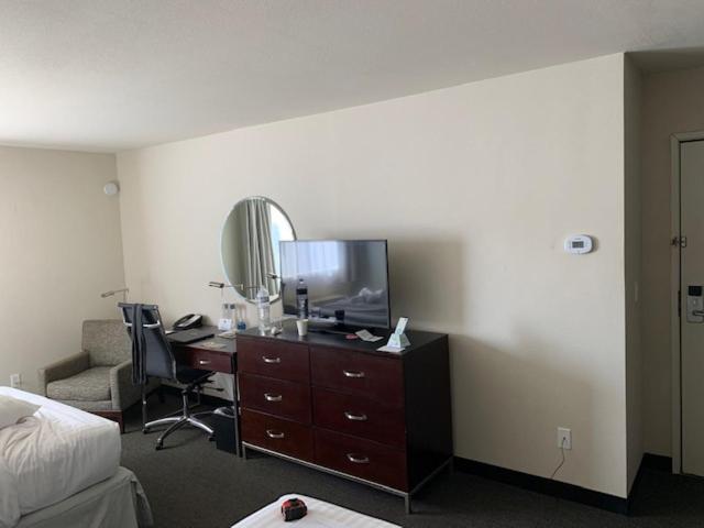 King Room - Disability Access at Maple Tree Inn