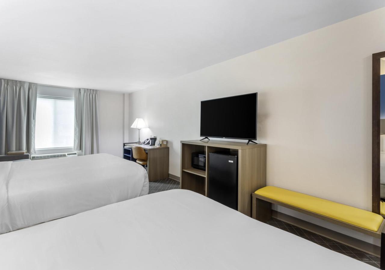 Queen Room with Two Queen Beds - Non-Smoking at Comfort Inn & Suites Glenwood Springs On The River