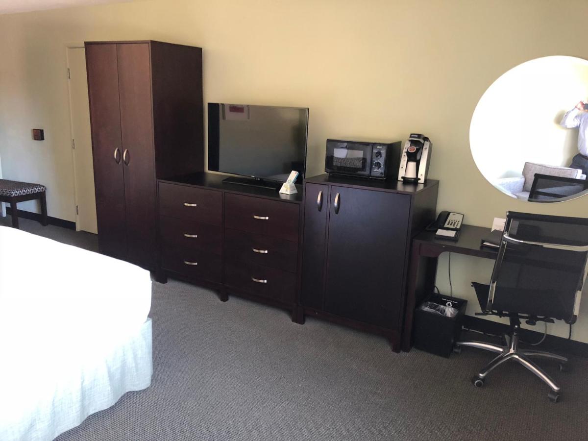 King Room - Disability Access at Maple Tree Inn