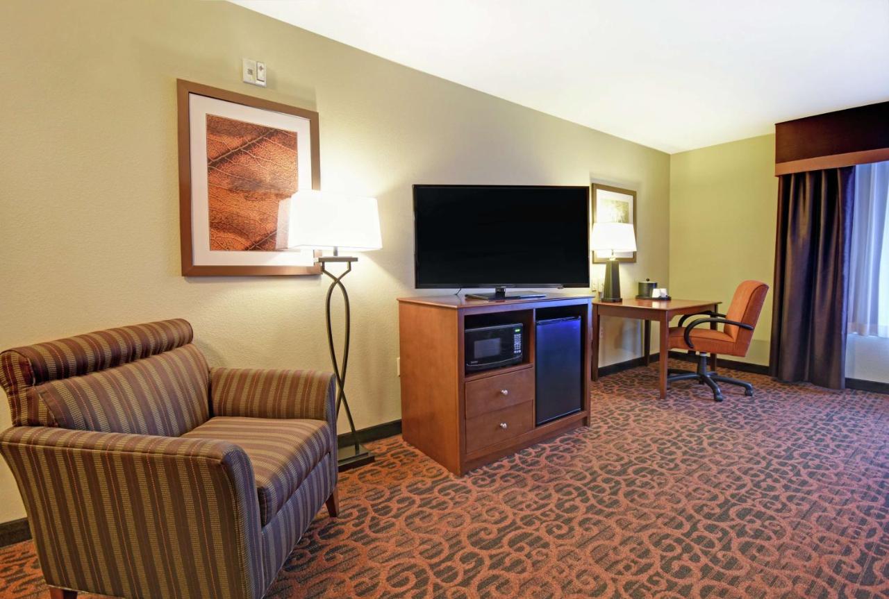 Queen Room with Two Queen Beds - Disability Access/Non-Smoking at Hampton Inn Beloit