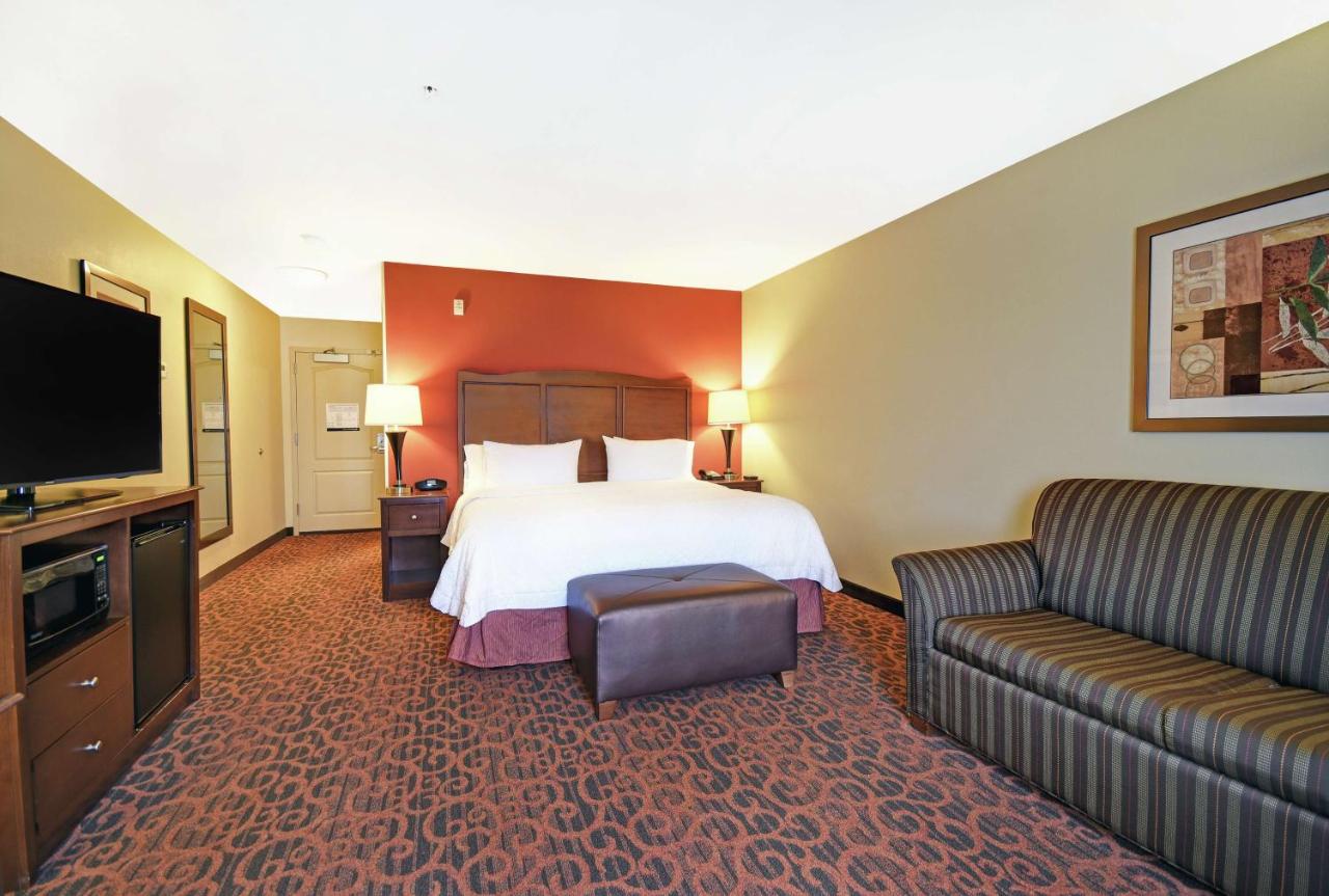 King Room with Sofa Bed at Hampton Inn Beloit