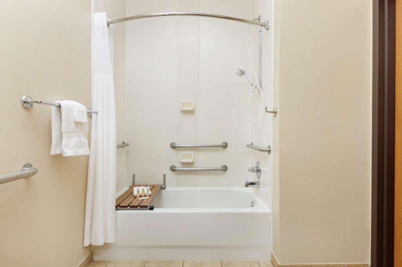 Queen Room with Two Queen Beds - Disability Access/Non-Smoking at Hampton Inn Jackson