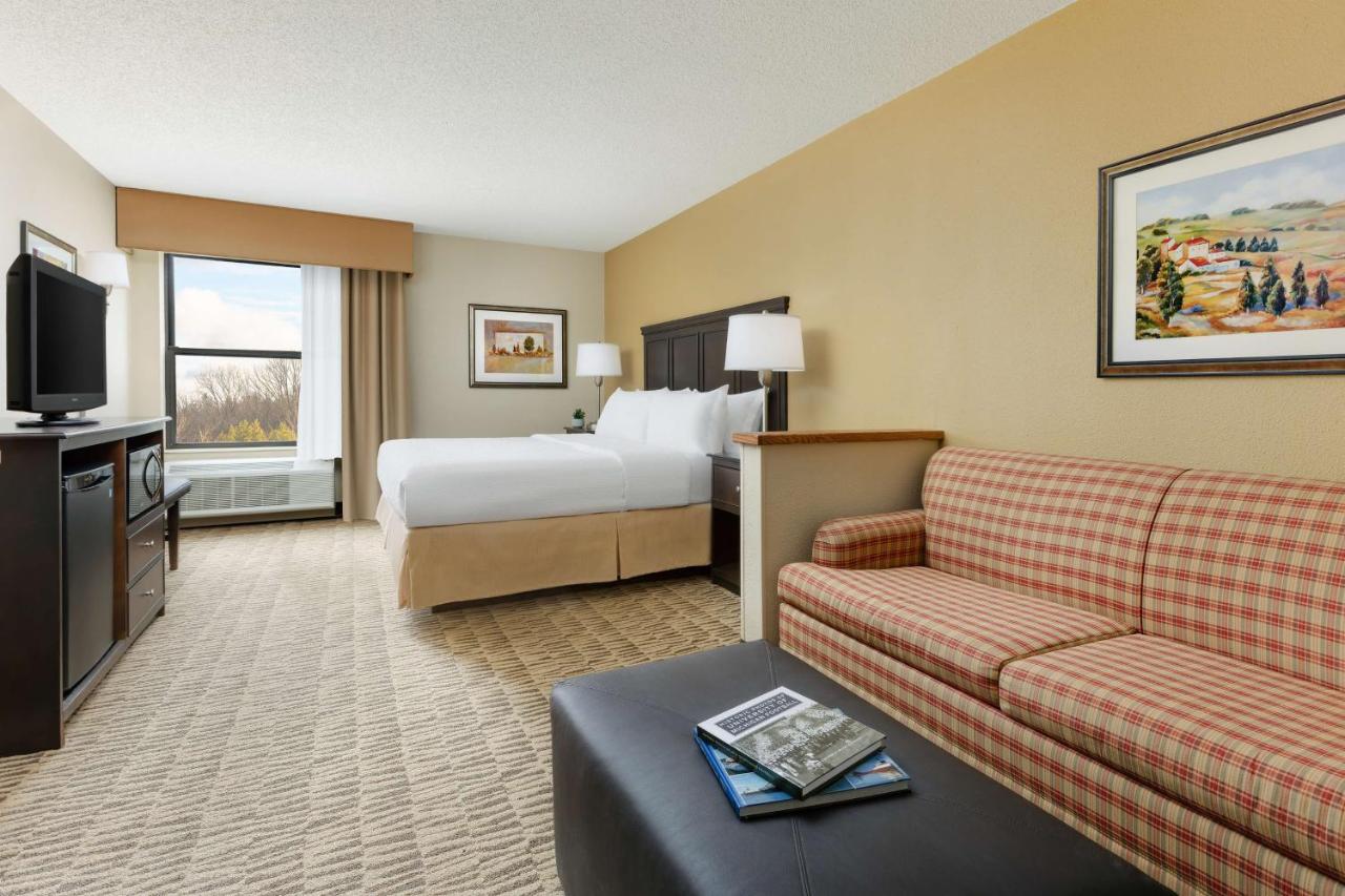 King Room - Non-Smoking at Hampton Inn Jackson