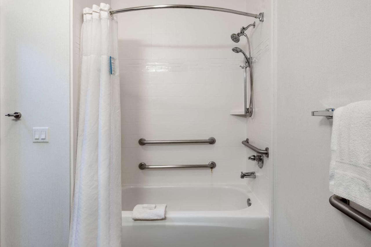  | Hampton Inn Irvine/East Lake Forest