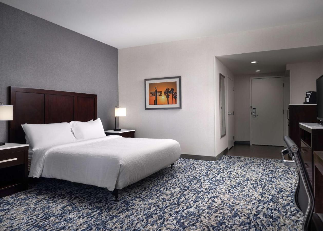 King Room with Bath Tub - Disability/Hearing Access at Hilton Garden Inn Los Angeles/Redondo Beach