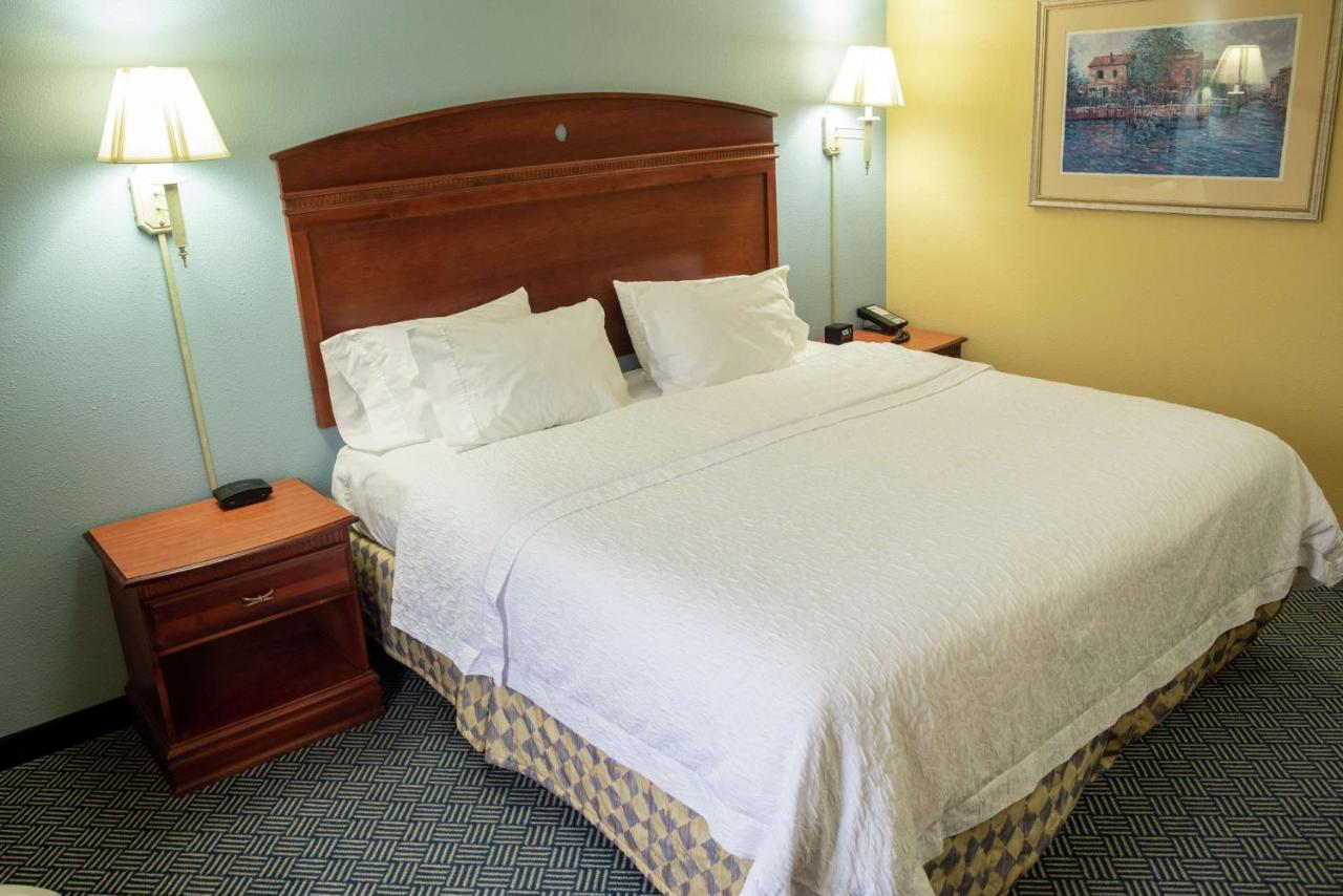 | Hampton Inn Lebanon