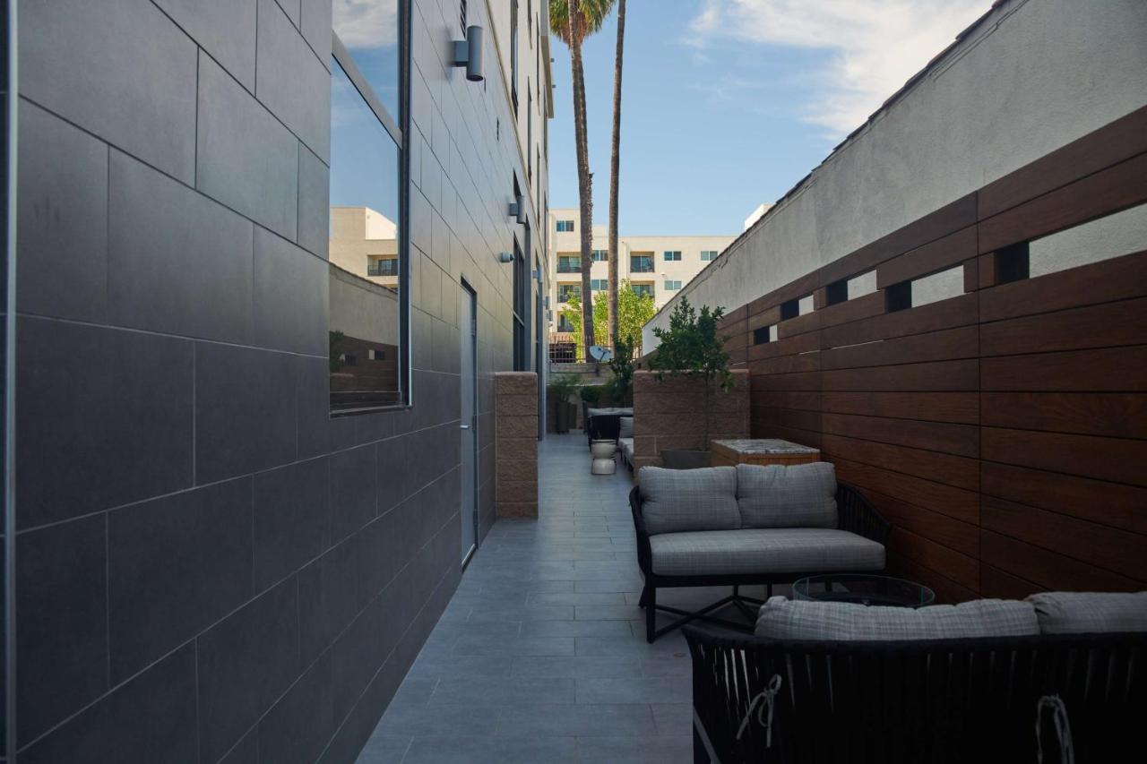 | Hampton Inn & Suites Sherman Oaks