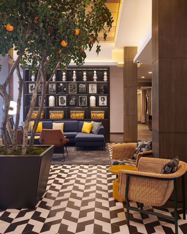 | Hampton Inn & Suites Sherman Oaks