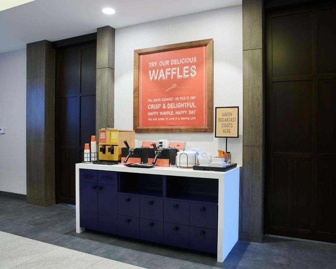 | Hampton Inn & Suites Sherman Oaks