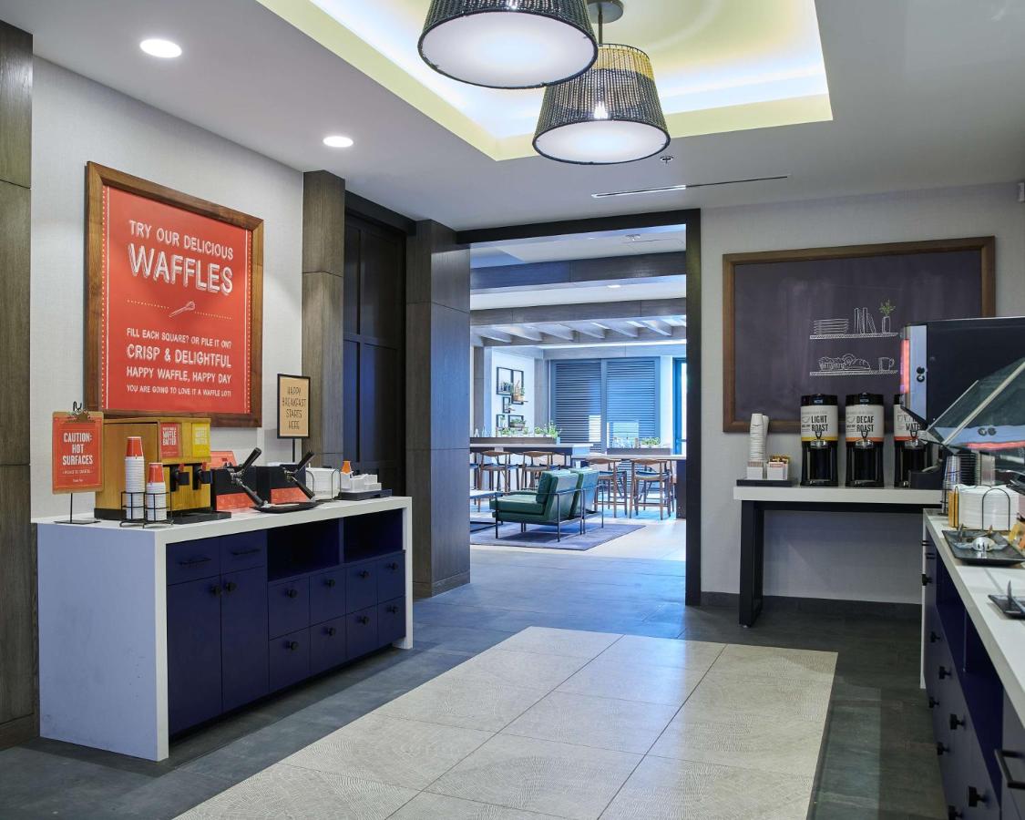 | Hampton Inn & Suites Sherman Oaks