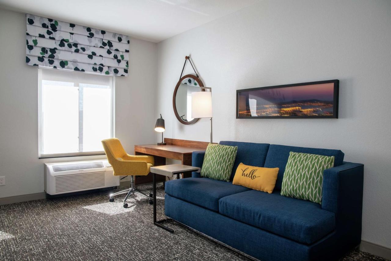 | Hampton Inn & Suites Sherman Oaks