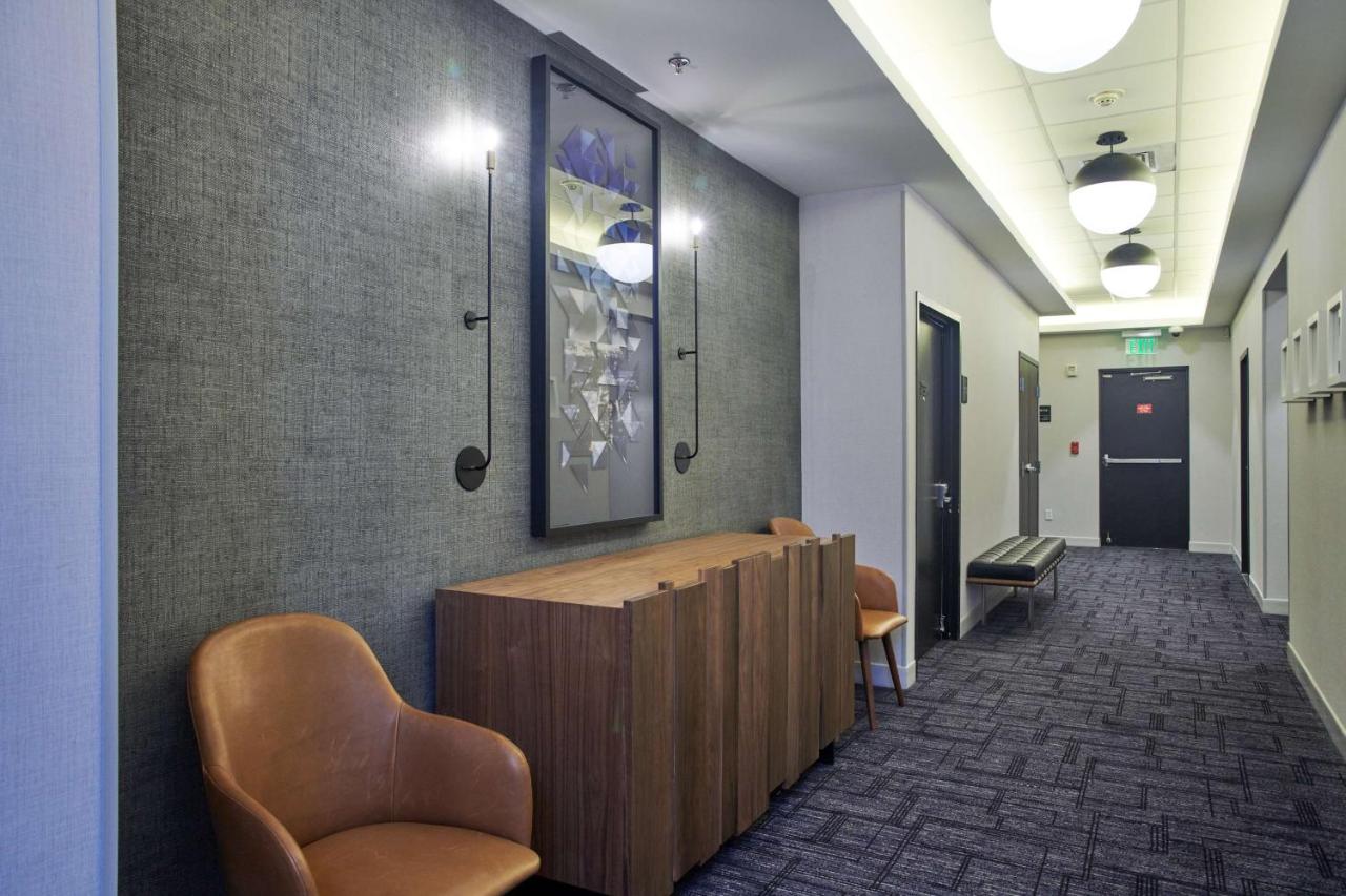 | Hampton Inn & Suites Sherman Oaks