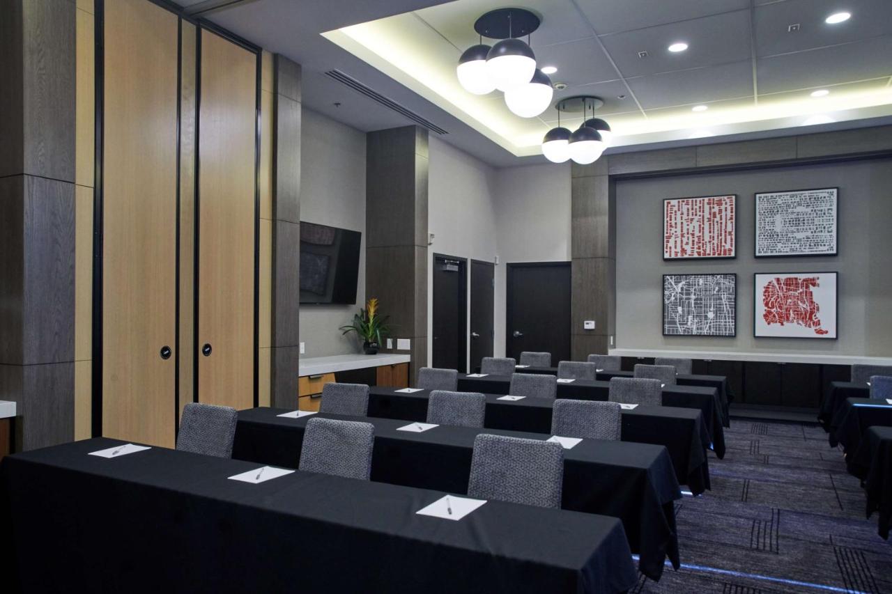| Hampton Inn & Suites Sherman Oaks