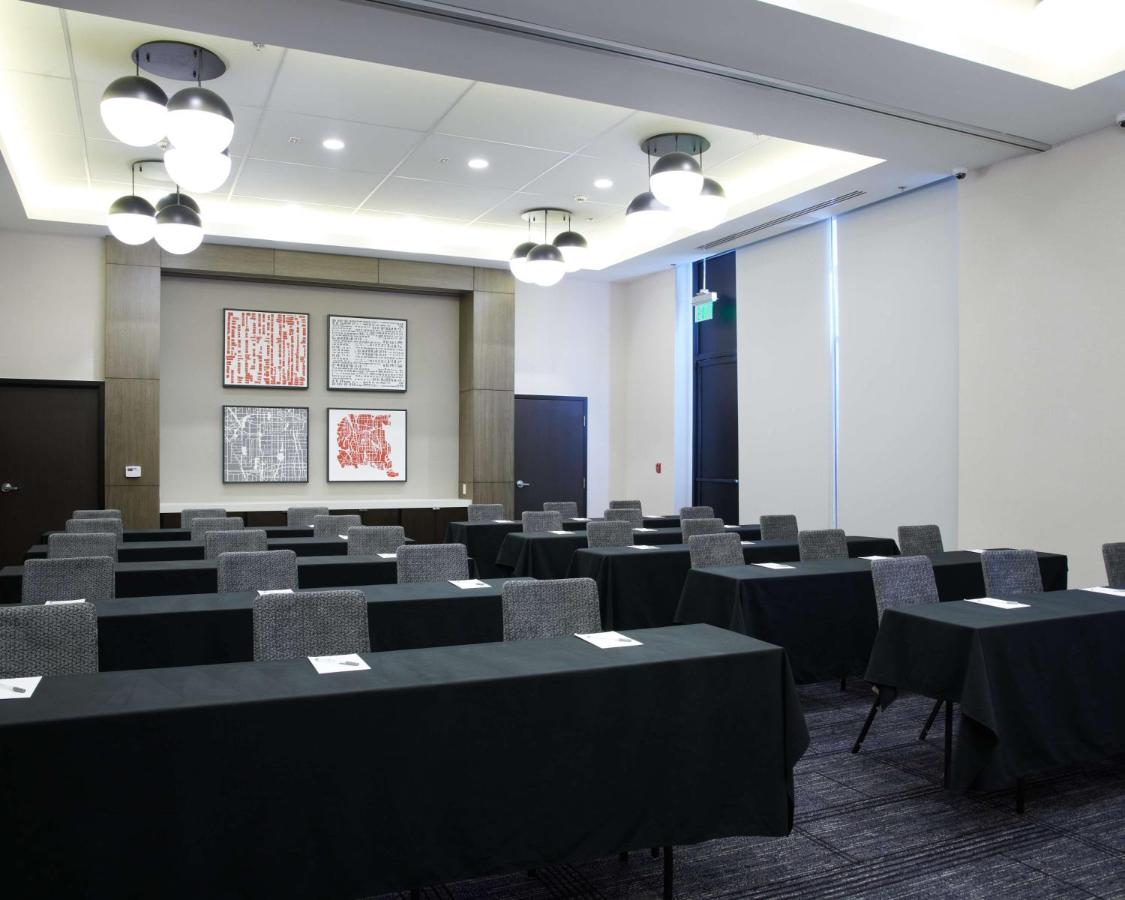 | Hampton Inn & Suites Sherman Oaks
