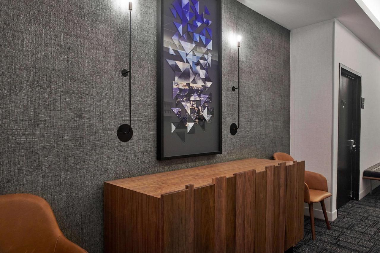 | Hampton Inn & Suites Sherman Oaks