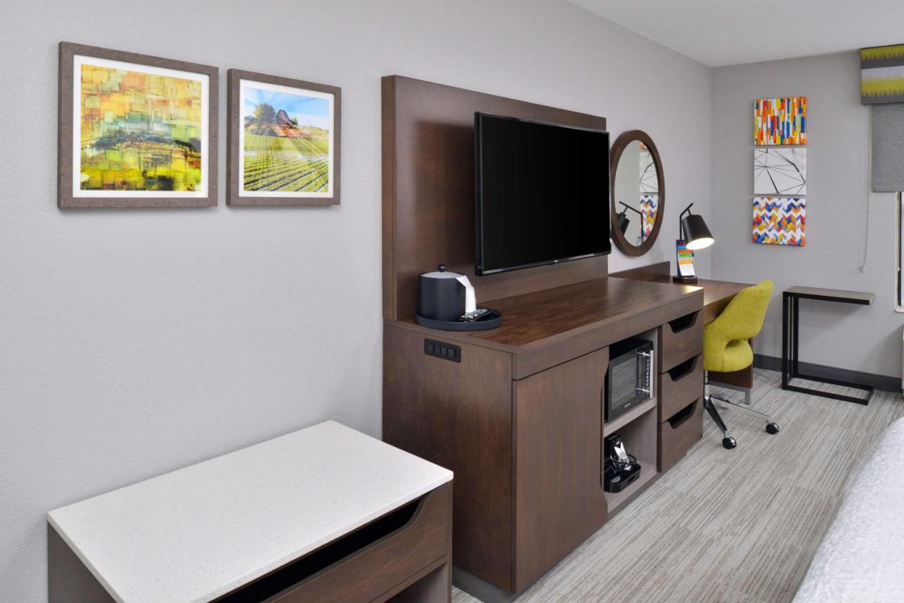 | Hampton Inn LaPorte