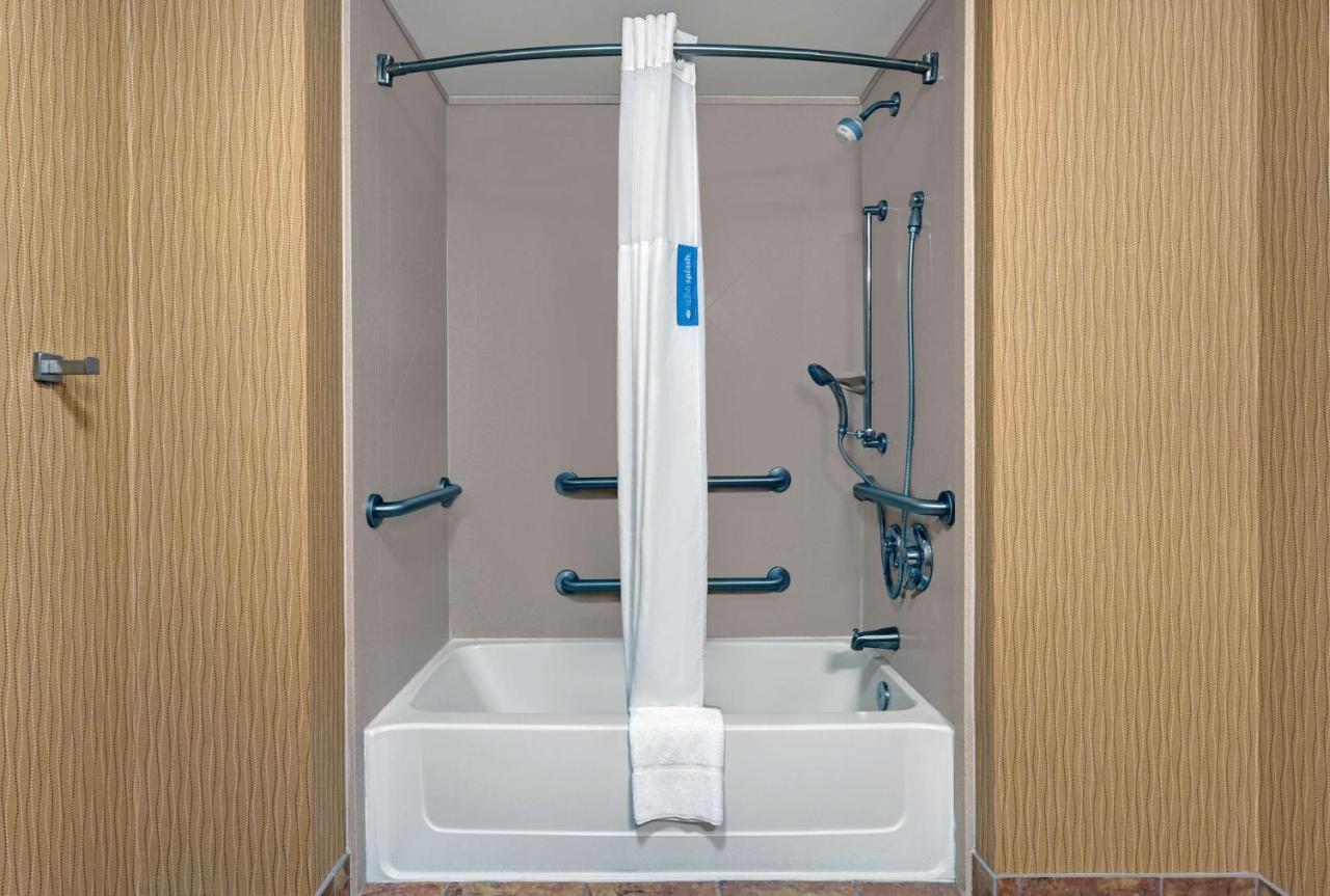 King Room - Disability Access/Non-Smoking at Hampton Inn Deming