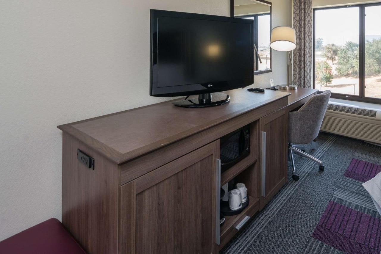 King Room - Non-Smoking at Hampton Inn Livermore