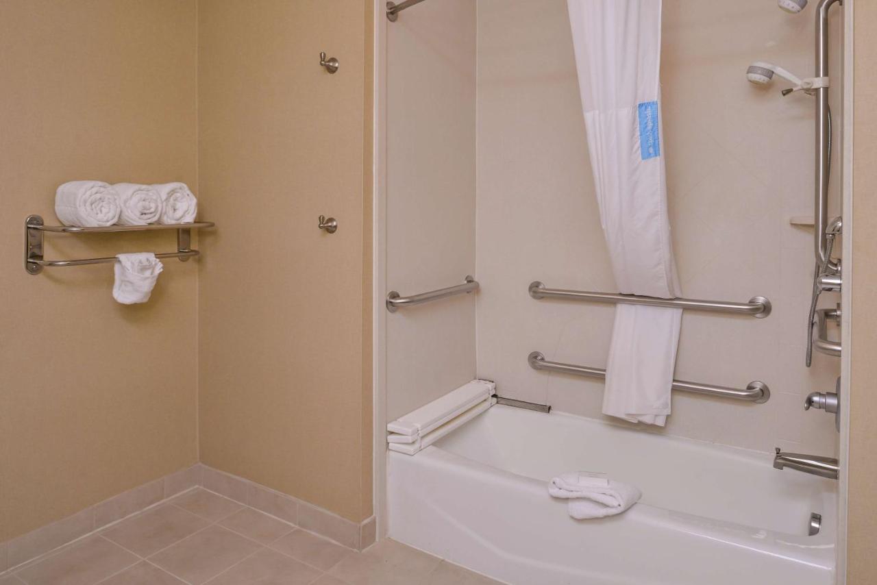King Room with Bath Tub - Mobility/Hearing Accessible - Non-Smoking at Hampton Inn & Suites Big Spring