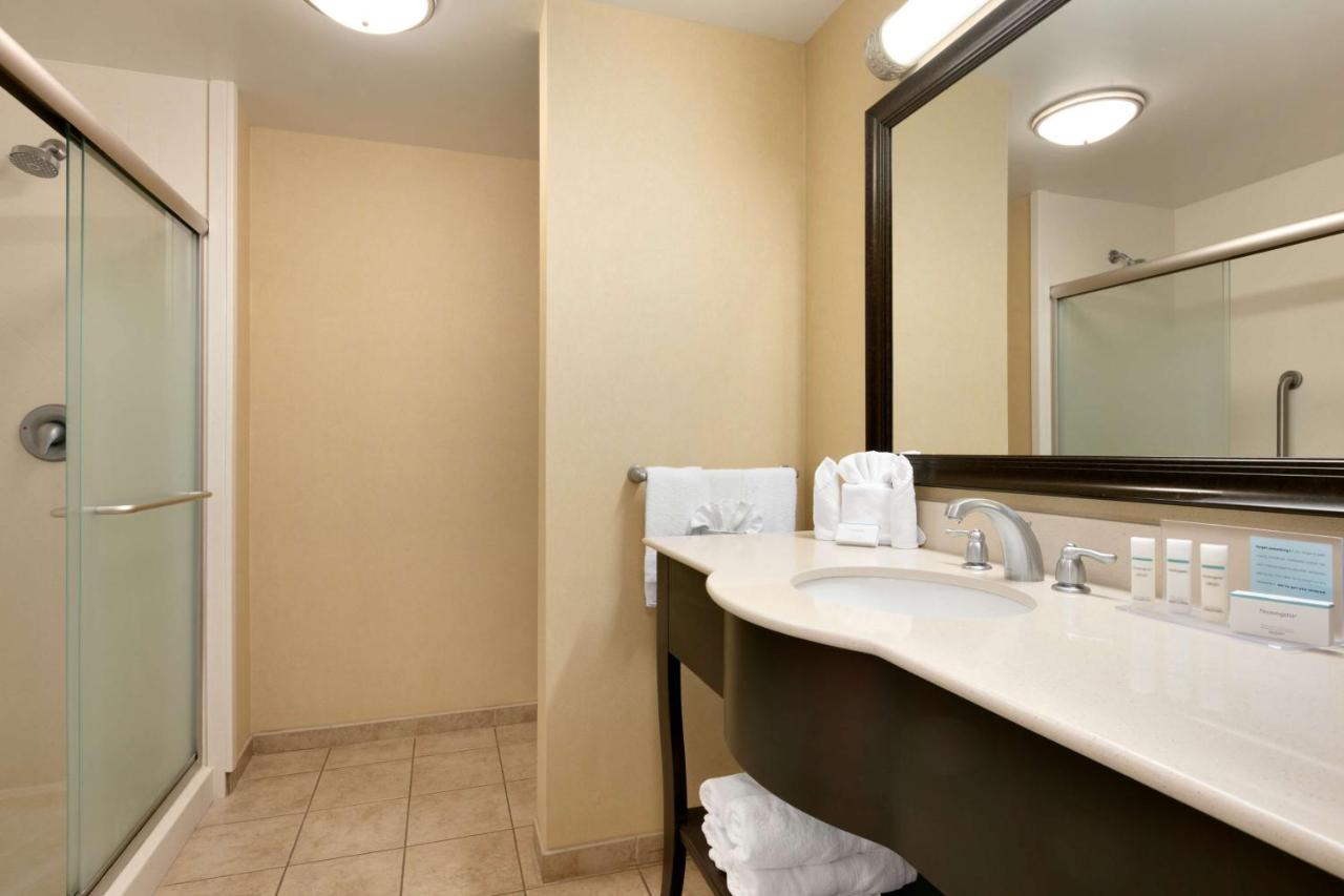 | Hampton Inn & Suites Mahwah