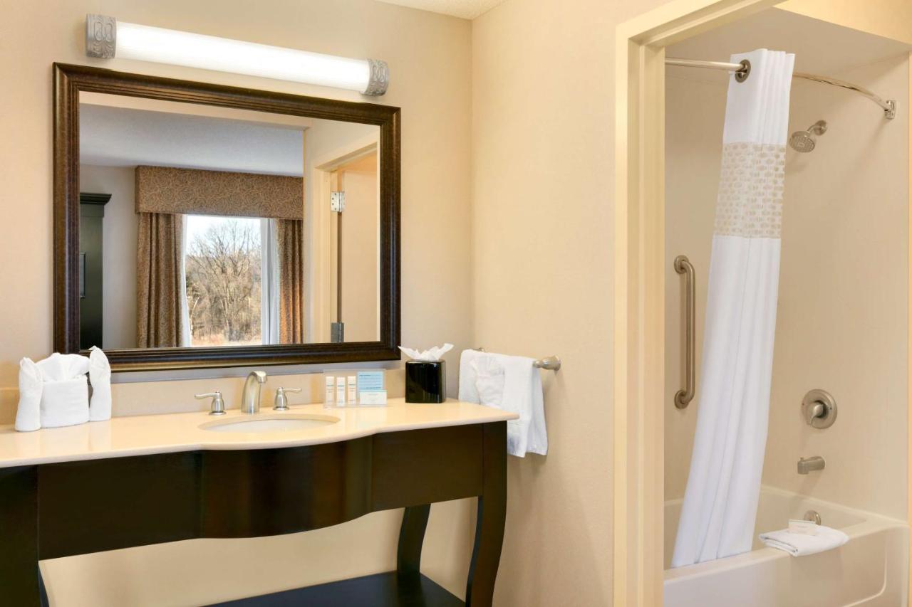 | Hampton Inn & Suites Mahwah
