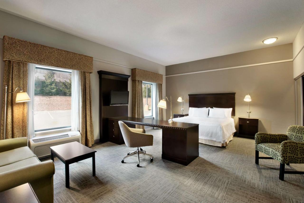 | Hampton Inn & Suites Mahwah