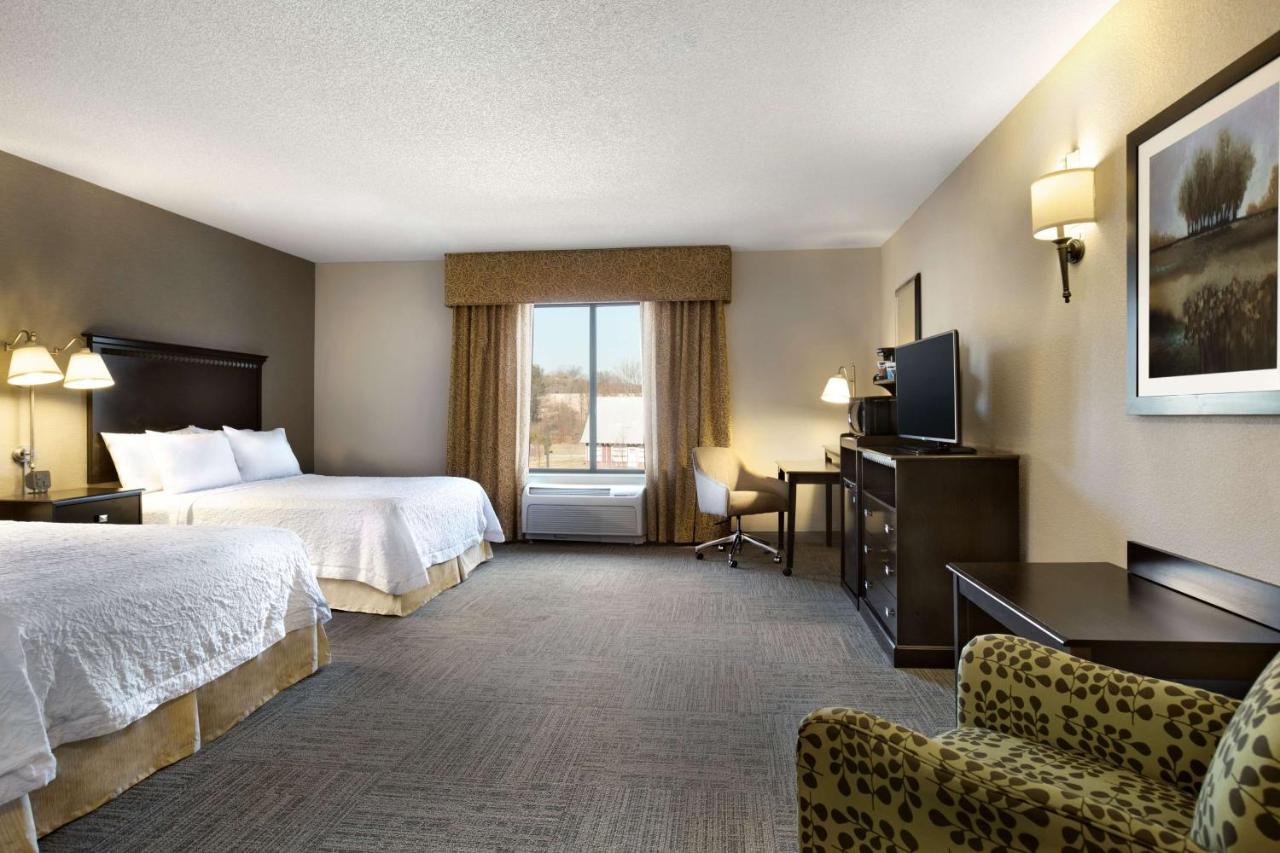 Premium Queen Room with Two Queen Beds with Bath Tub - Mobility/Hearing Accessible at Hampton Inn & Suites Mahwah