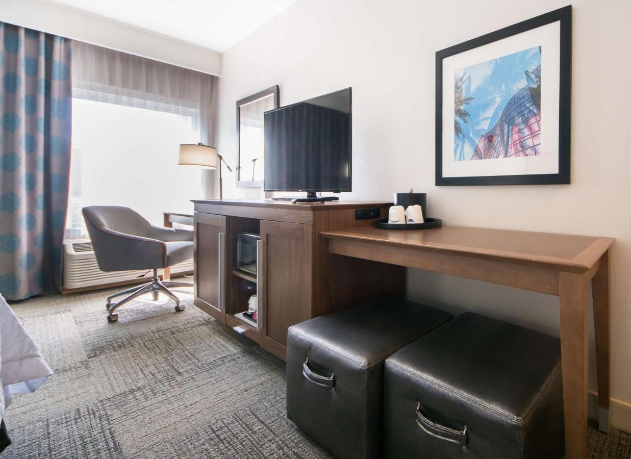 King Room with Sofa Bed - Non-Smoking at Hampton Inn Lakeland