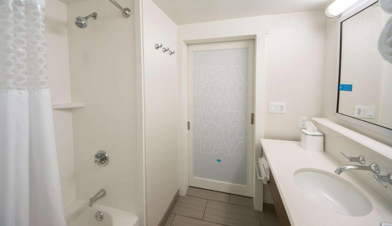 King Room with Sofa Bed - Non-Smoking at Hampton Inn Lakeland