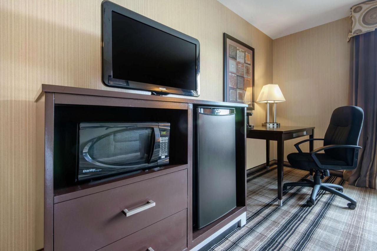 King Room with Sofa Bed - Non-Smoking at Hampton Inn Meadville