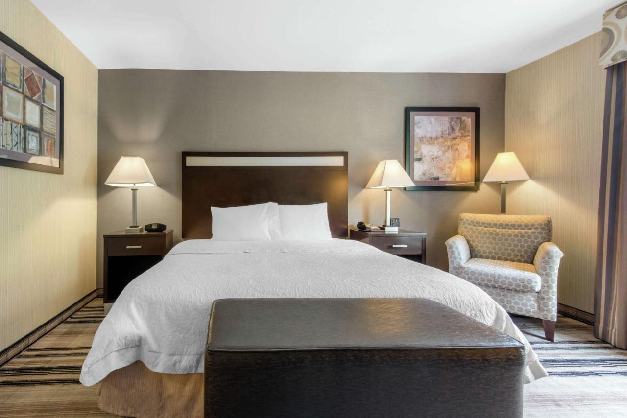 King Room Mobility/Hearing Accessible with Roll In Shower - Non-Smoking at Hampton Inn Meadville