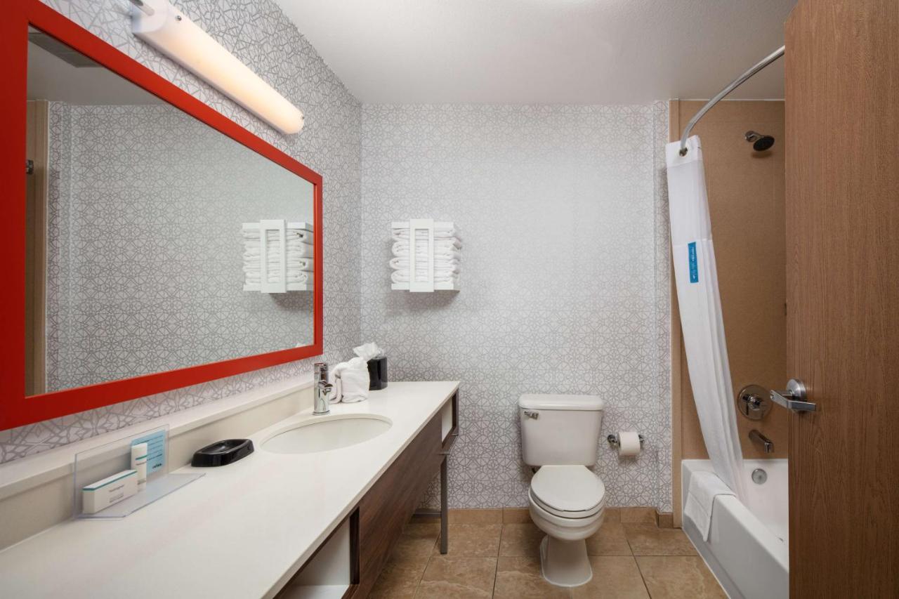 King Study with Sofa Bed - Non-Smoking at Hampton Inn Medford