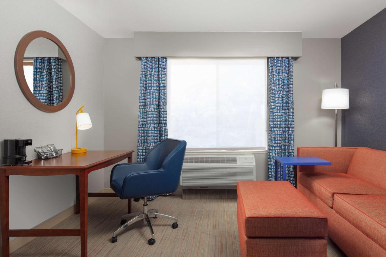 King Study with Sofa Bed - Non-Smoking at Hampton Inn Medford