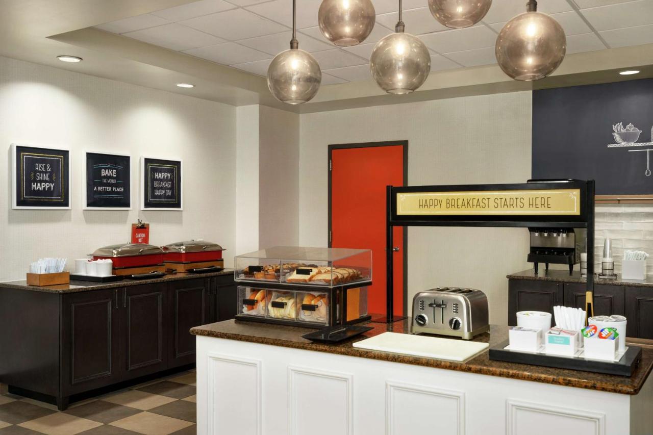 | Hampton Inn & Suites Exeter