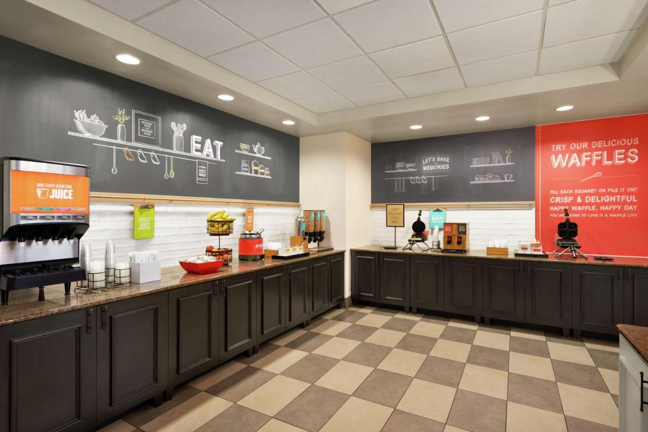 | Hampton Inn & Suites Exeter