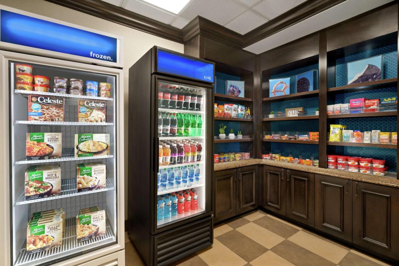 | Hampton Inn & Suites Exeter