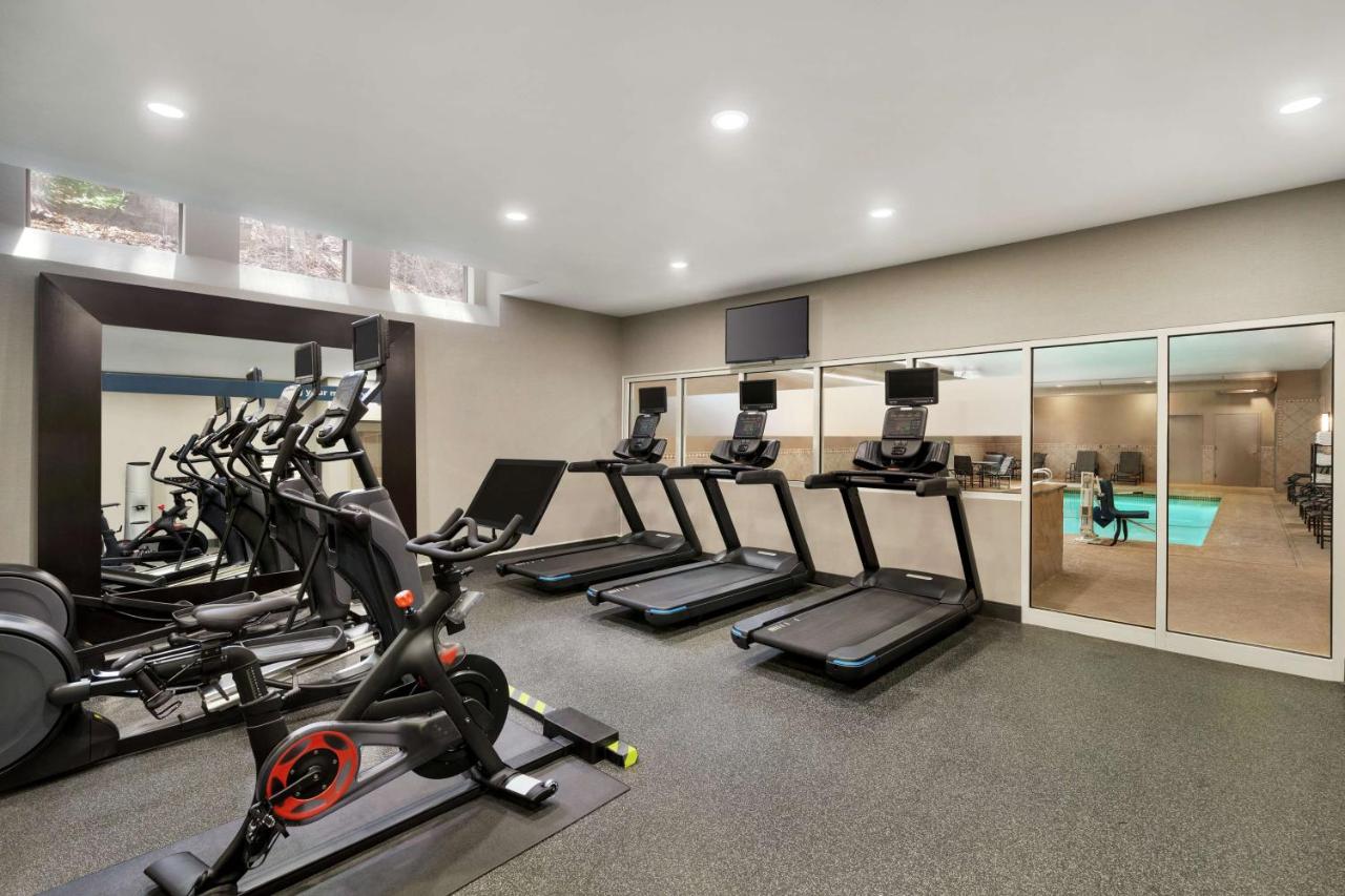 | Hampton Inn & Suites Exeter
