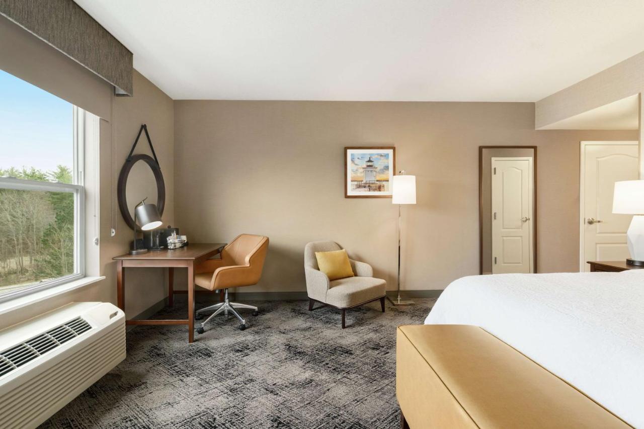 King Room at Hampton Inn & Suites Exeter