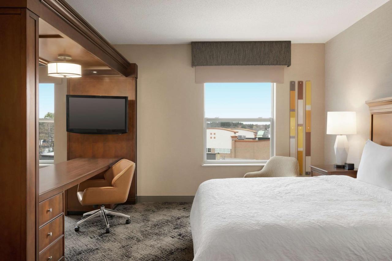 | Hampton Inn & Suites Exeter