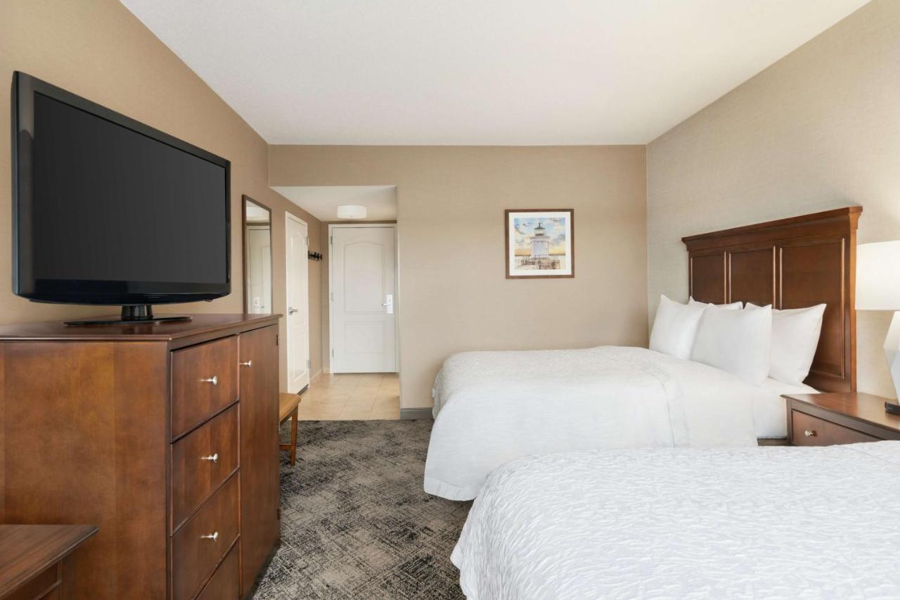 | Hampton Inn & Suites Exeter