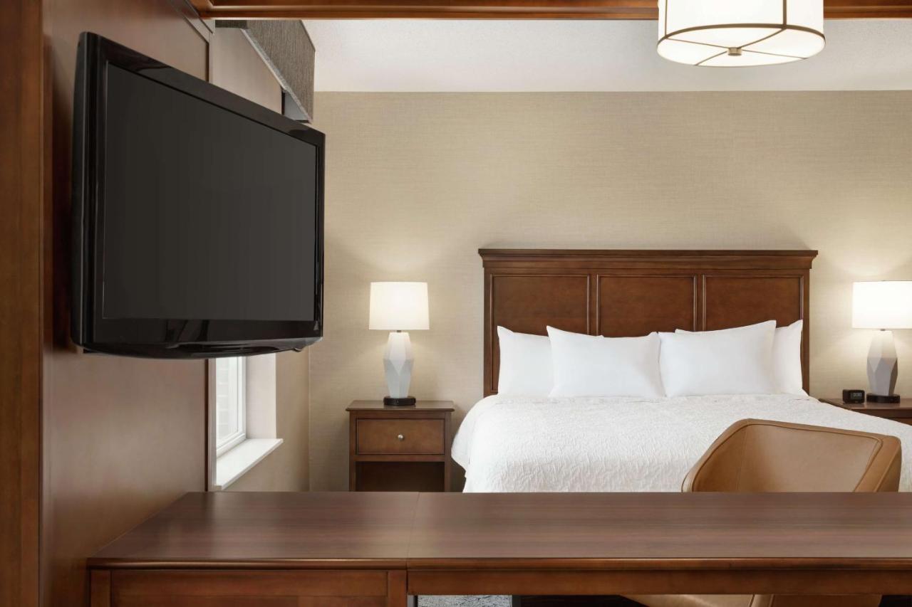King Suite at Hampton Inn & Suites Exeter